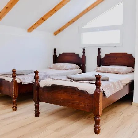 Luxury Marija Panoramic Pool & Nature Retreat * 波德戈里察